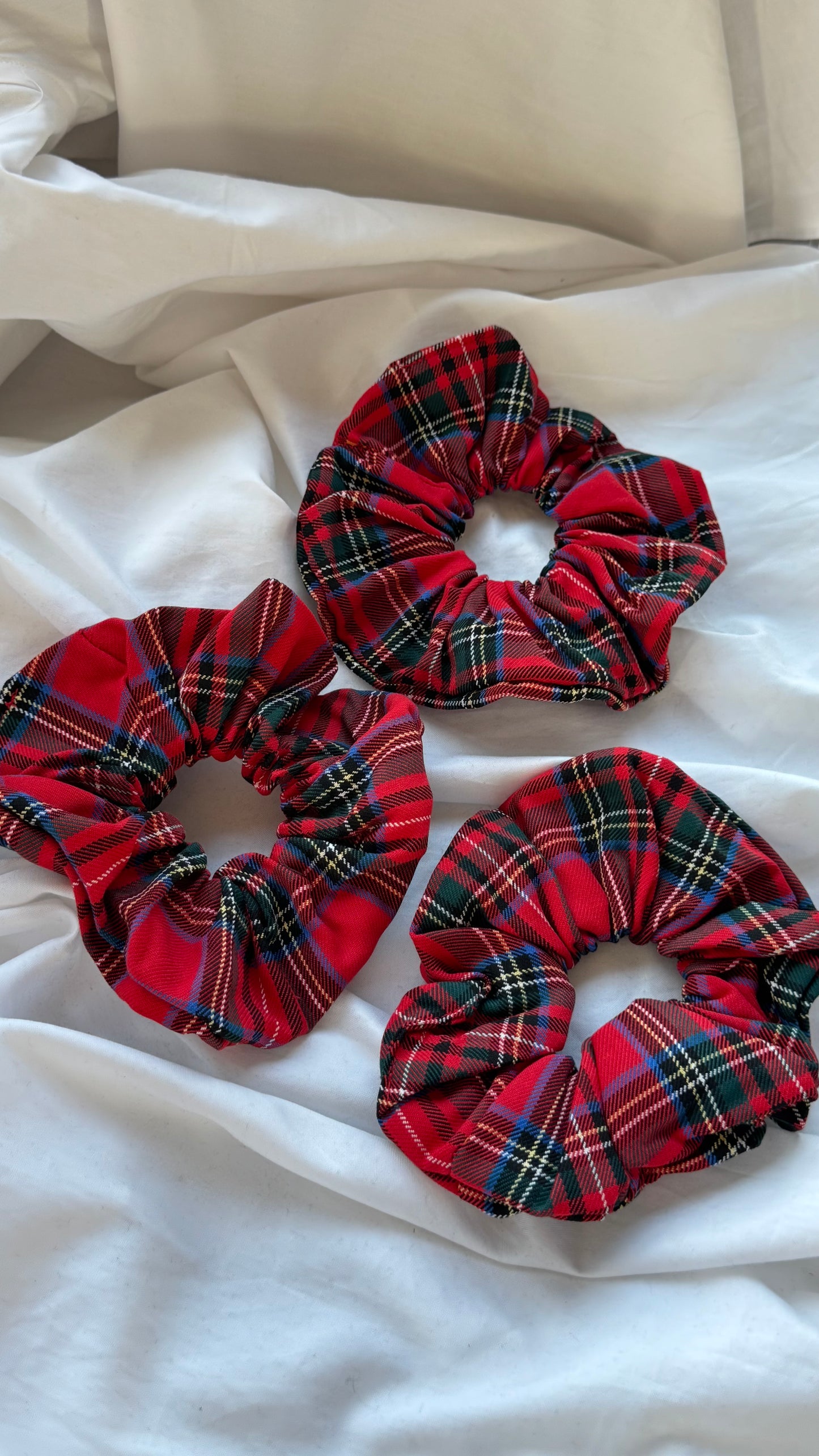 3'lü Pötikare Desenli Lastik Toka - Şık ve Canlı Scrunchie Saç Aksesuarı