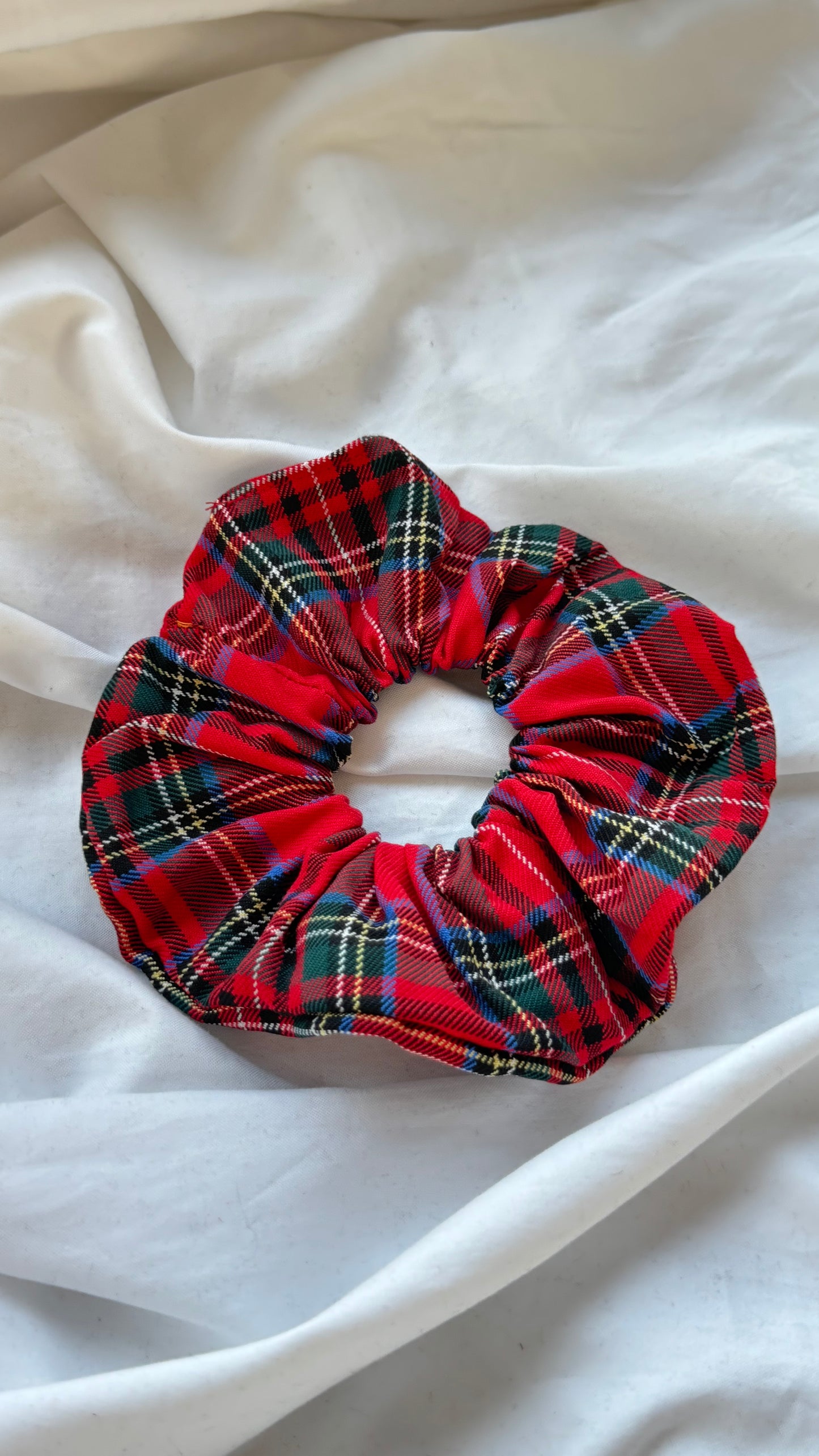 Pötikare Desenli Lastik Toka - Şık ve Canlı Scrunchie Saç Aksesuarı