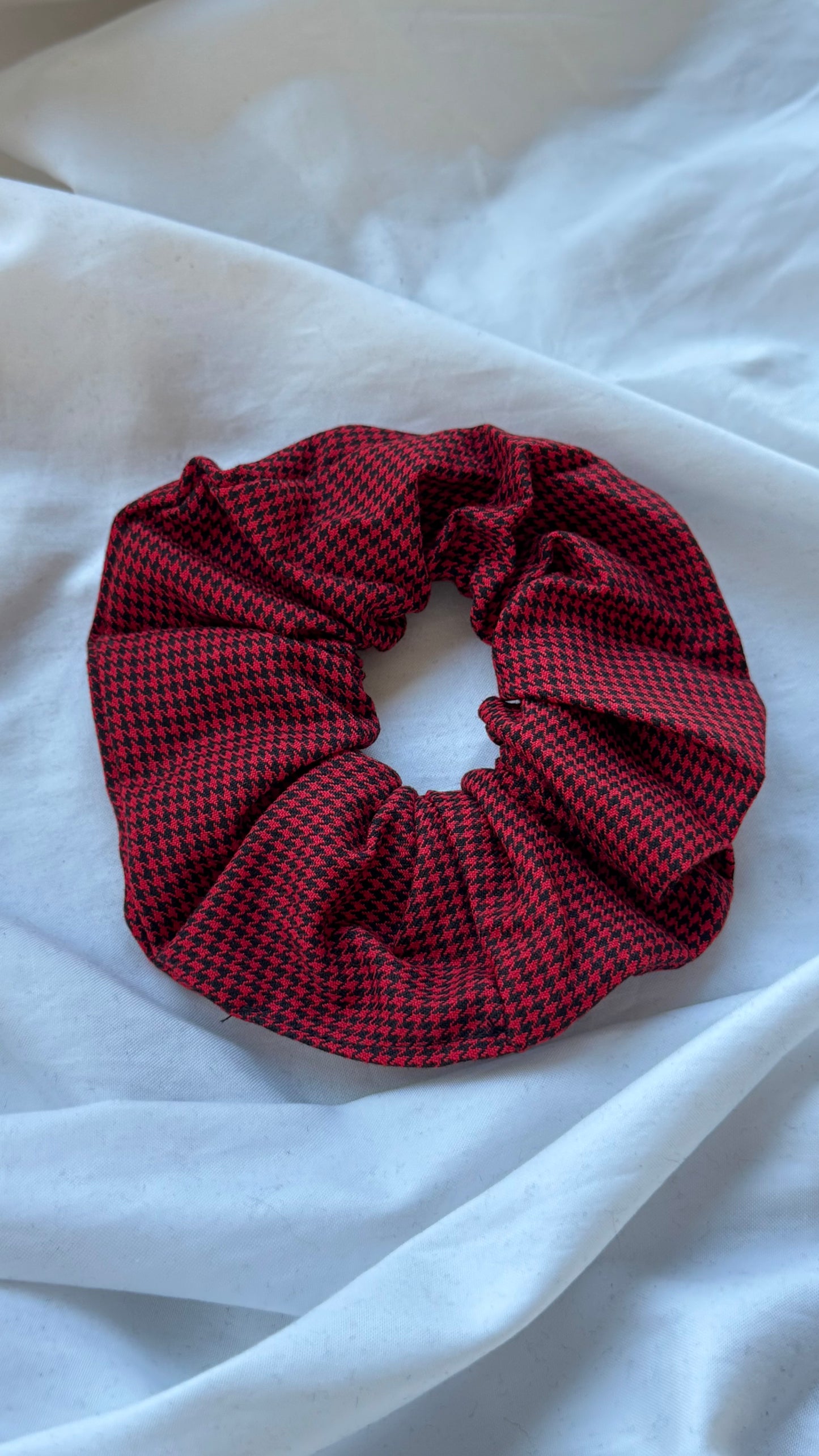 Pötikare Desenli Lastik Toka - Şık ve Canlı Scrunchie Saç Aksesuarı