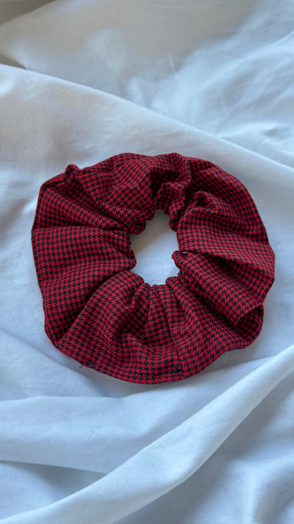 Pötikare Desenli Lastik Toka - Şık ve Canlı Scrunchie Saç Aksesuarı