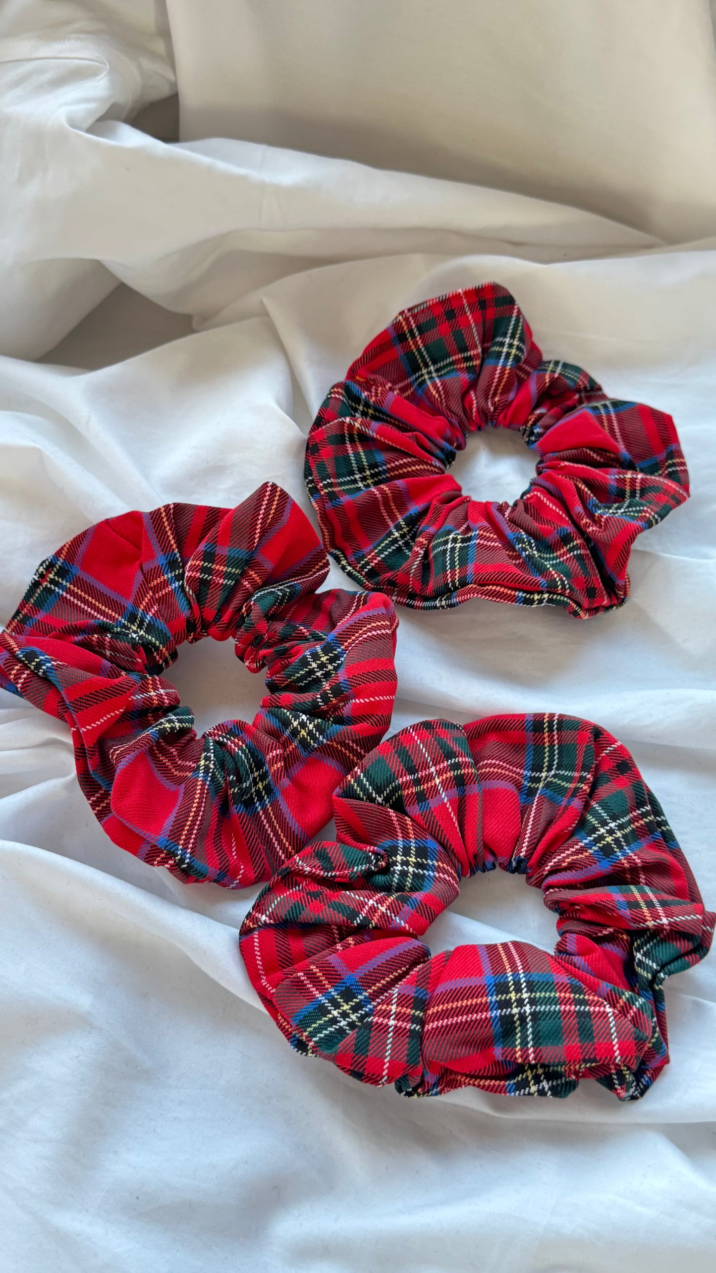 3'lü Pötikare Desenli Lastik Toka - Şık ve Canlı Scrunchie Saç Aksesuarı