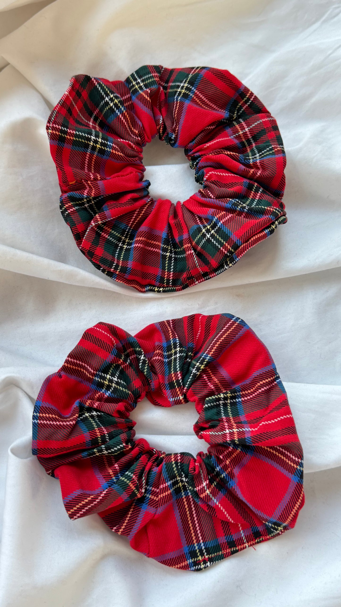 2'li Pötikare Desenli Lastik Toka - Şık ve Canlı Scrunchie Saç Aksesuarı