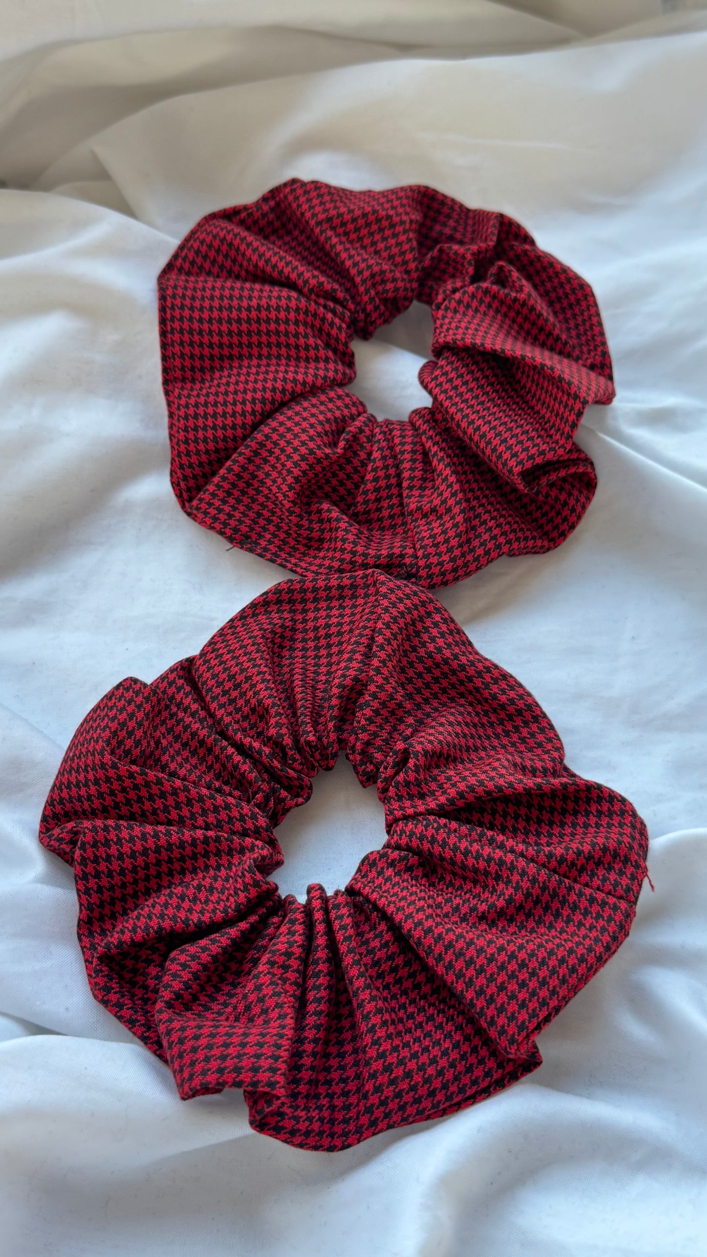 2'li Pötikare Desenli Lastik Toka - Şık ve Canlı Scrunchie Saç Aksesuarı