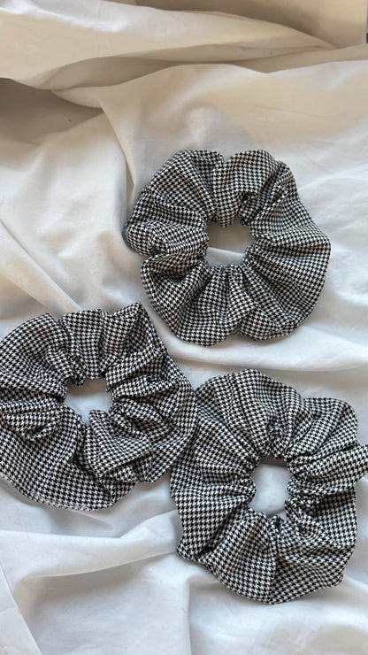 3'lü Pötikare Desenli Lastik Toka - Şık ve Canlı Scrunchie Saç Aksesuarı