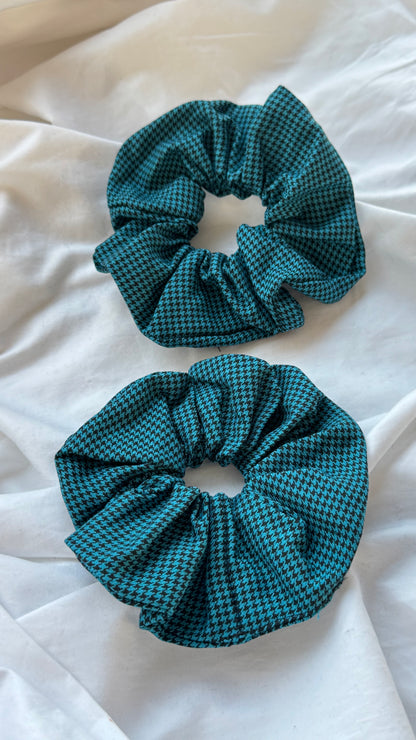 2'li Pötikare Desenli Lastik Toka - Şık ve Canlı Scrunchie Saç Aksesuarı