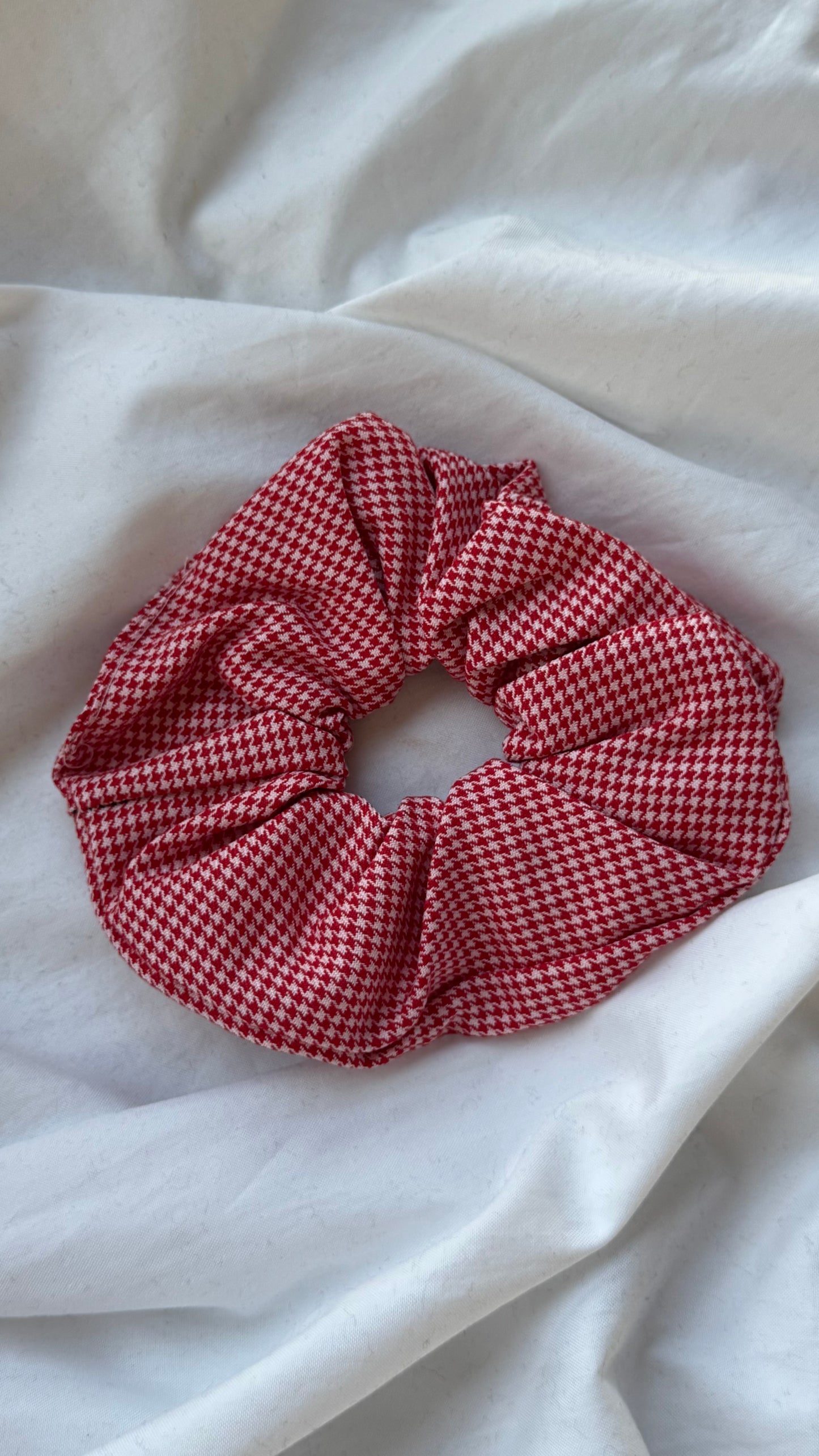 Pötikare Desenli Lastik Toka - Şık ve Canlı Scrunchie Saç Aksesuarı