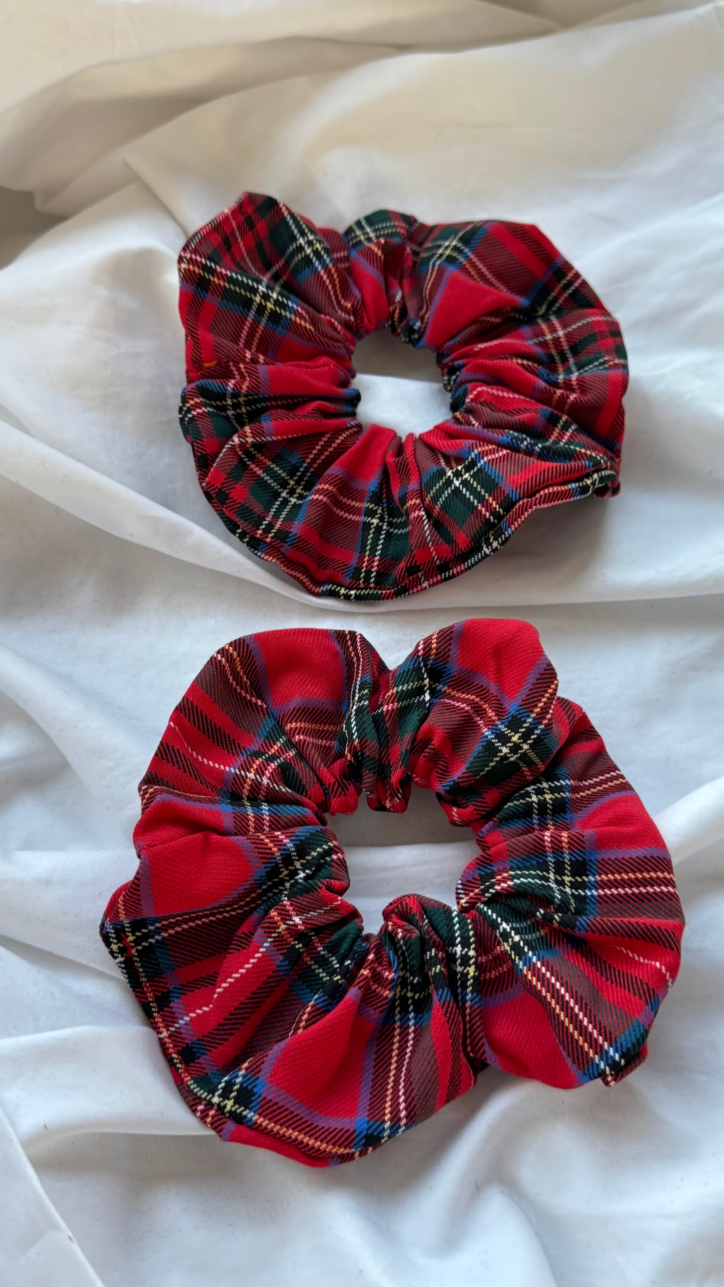 2'li Pötikare Desenli Lastik Toka - Şık ve Canlı Scrunchie Saç Aksesuarı