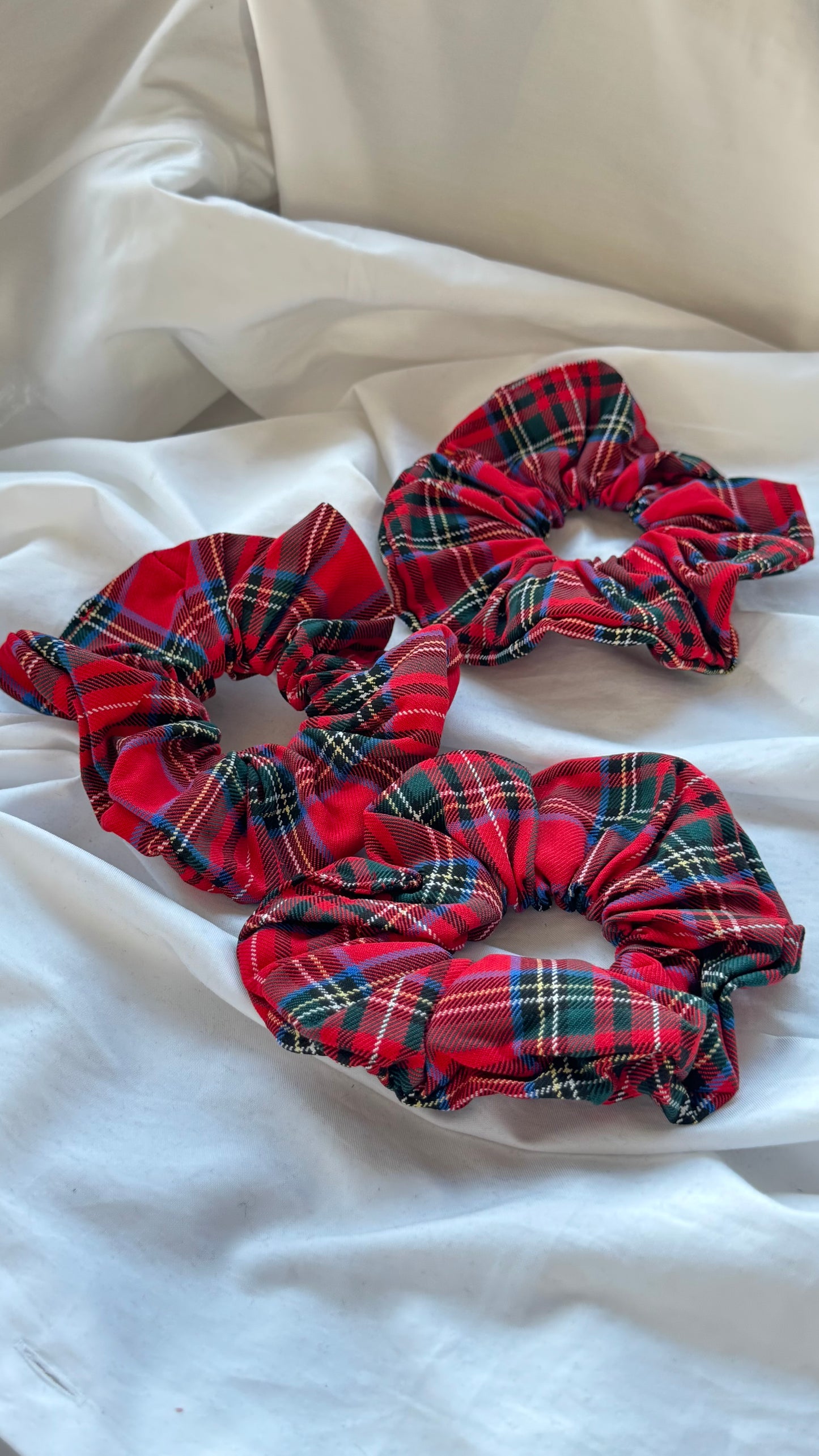 3'lü Pötikare Desenli Lastik Toka - Şık ve Canlı Scrunchie Saç Aksesuarı