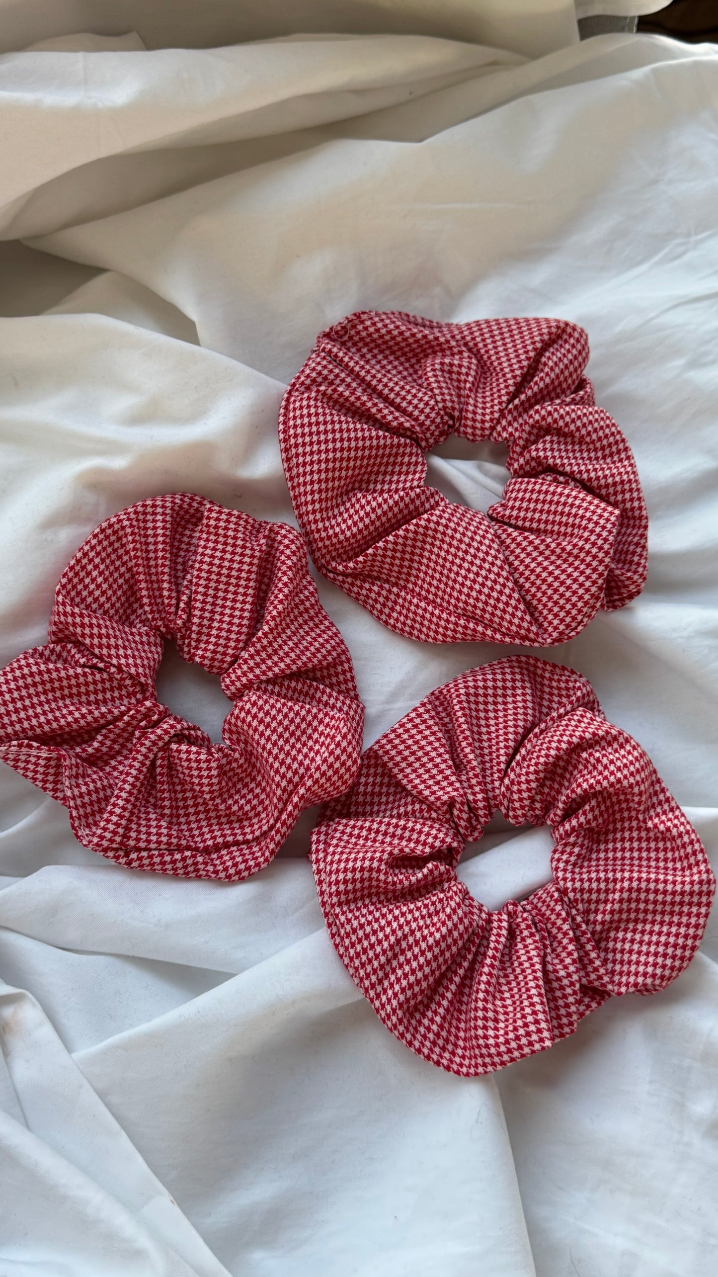 3'lü Pötikare Desenli Lastik Toka - Şık ve Canlı Scrunchie Saç Aksesuarı