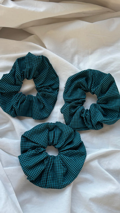 3'lü Pötikare Desenli Lastik Toka - Şık ve Canlı Scrunchie Saç Aksesuarı