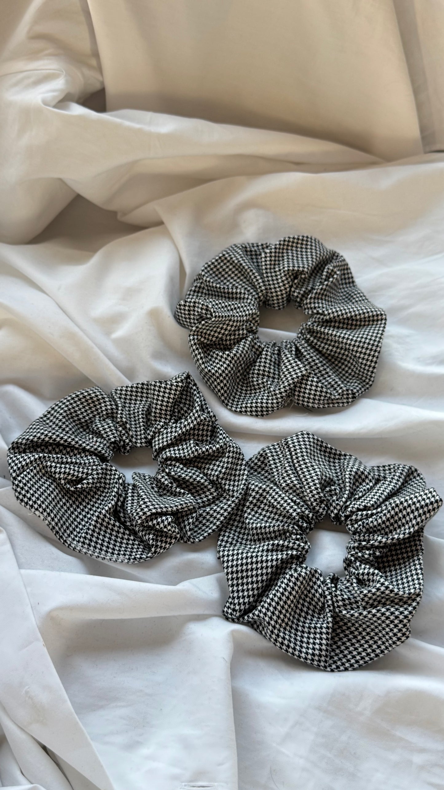 3'lü Pötikare Desenli Lastik Toka - Şık ve Canlı Scrunchie Saç Aksesuarı