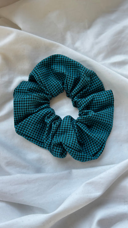 Pötikare Desenli Lastik Toka - Şık ve Canlı Scrunchie Saç Aksesuarı