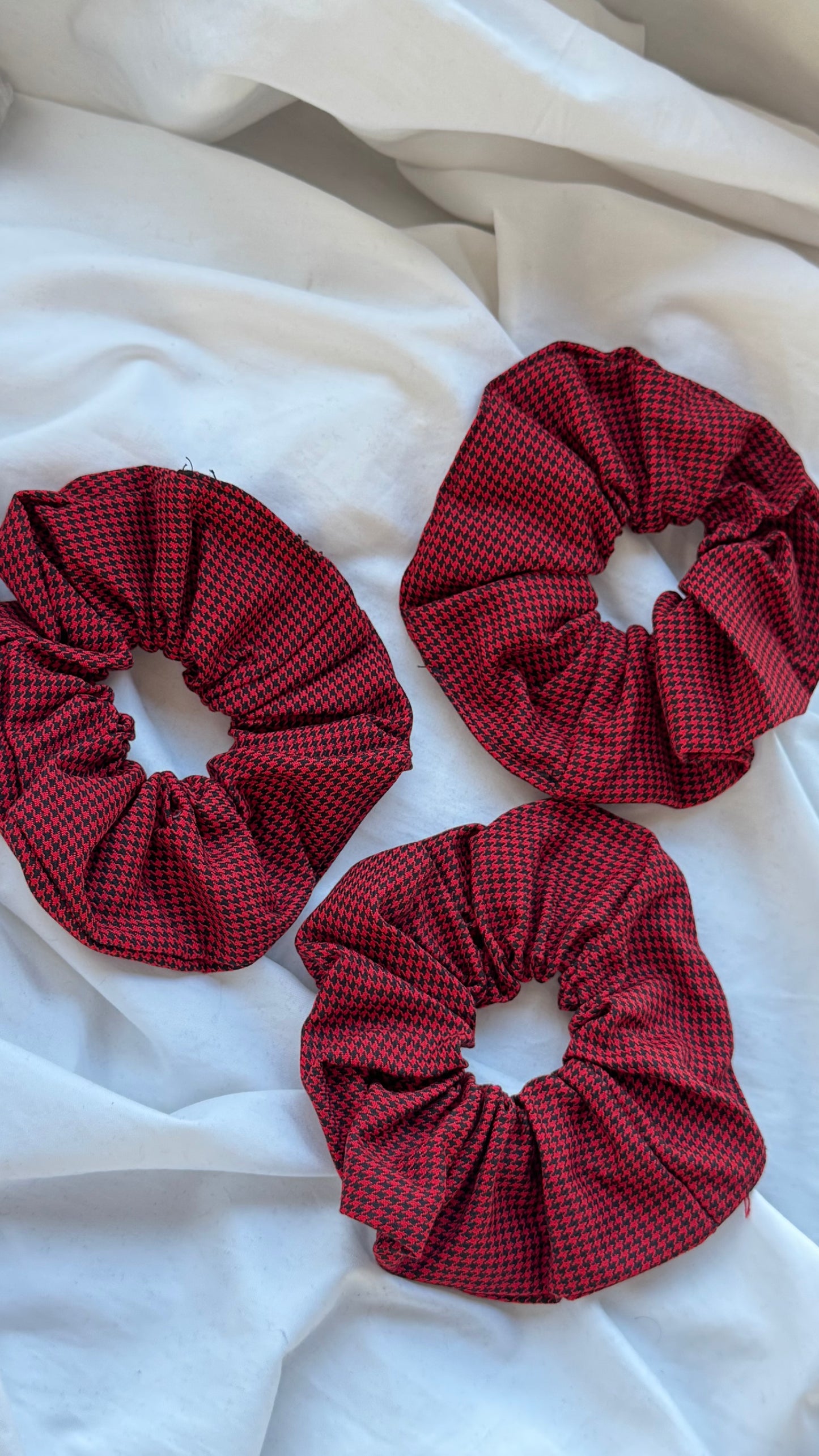 3'lü Pötikare Desenli Lastik Toka - Şık ve Canlı Scrunchie Saç Aksesuarı