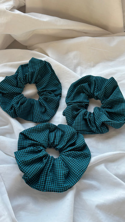 3'lü Pötikare Desenli Lastik Toka - Şık ve Canlı Scrunchie Saç Aksesuarı