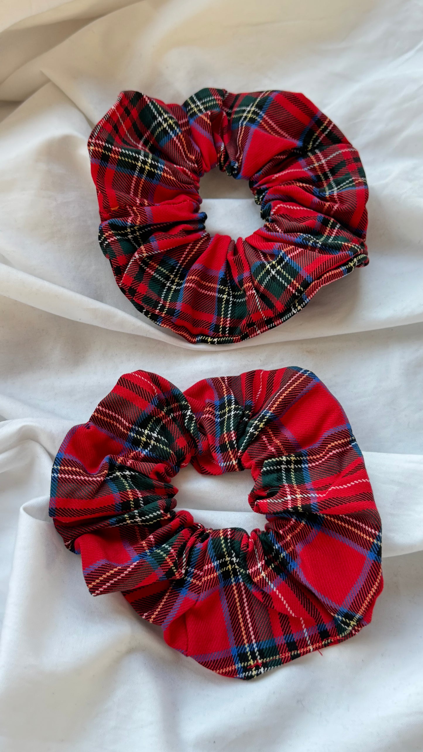 2'li Pötikare Desenli Lastik Toka - Şık ve Canlı Scrunchie Saç Aksesuarı