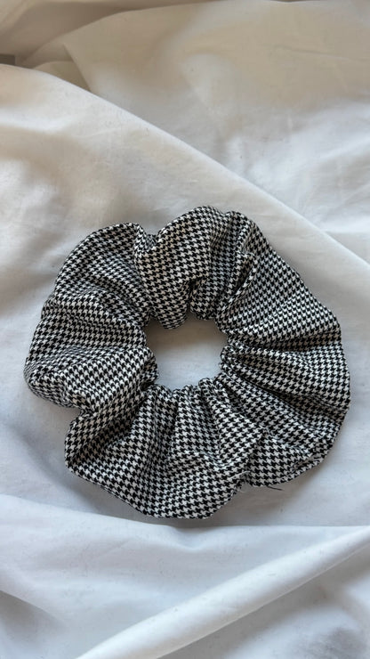 Pötikare Desenli Lastik Toka - Şık ve Canlı Scrunchie Saç Aksesuarı