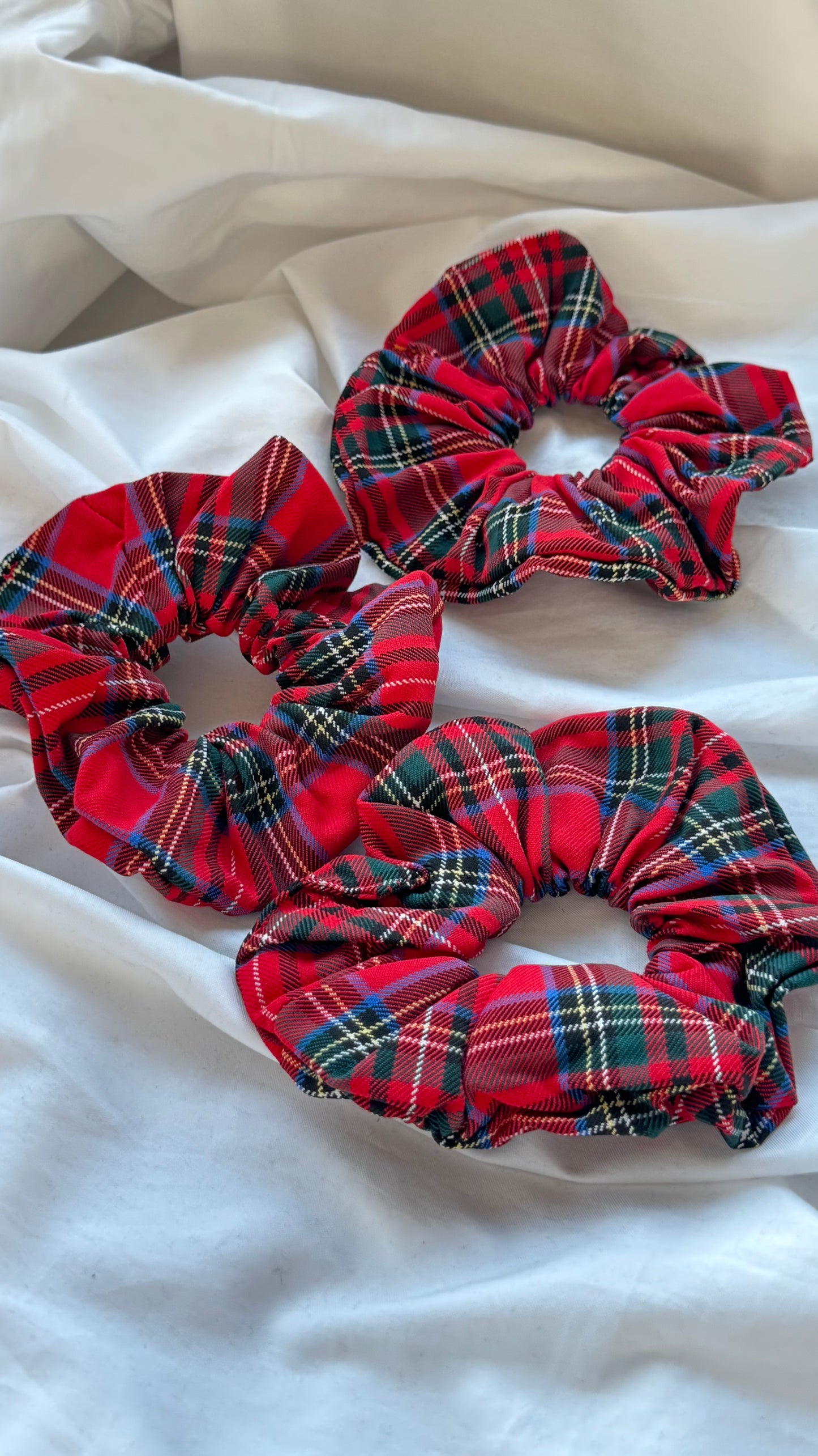 3'lü Pötikare Desenli Lastik Toka - Şık ve Canlı Scrunchie Saç Aksesuarı