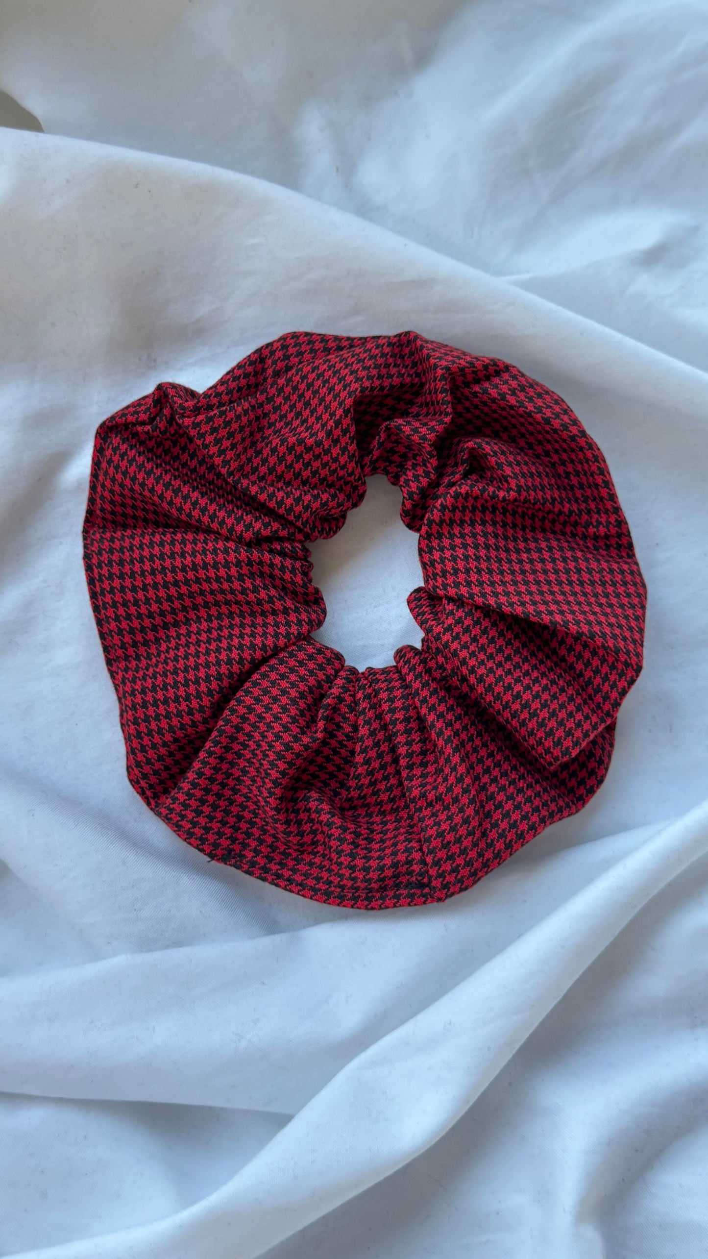 Pötikare Desenli Lastik Toka - Şık ve Canlı Scrunchie Saç Aksesuarı