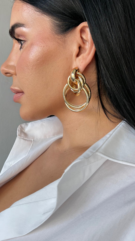 İç İçe Geçmiş Üçlü Halka Küpe - Modern Geometrik Tasarım Lüks Bijuteri