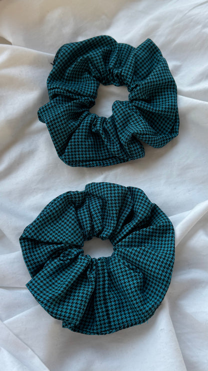 2'li Pötikare Desenli Lastik Toka - Şık ve Canlı Scrunchie Saç Aksesuarı